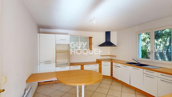 Villa de 5 pièces , garage , jardin.