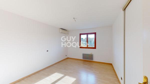 Villa de 5 pièces , garage , jardin.