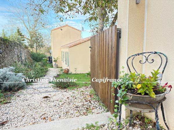 Maison à vendre au coeur du village, 3 chambres, Garage SALLERTAINE (85)