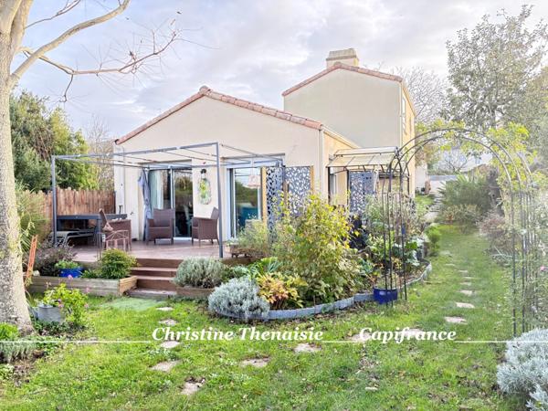 Maison à vendre au coeur du village, 3 chambres, Garage SALLERTAINE (85)