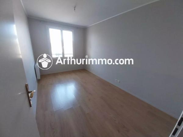 Location                                                      Appartement
                        
                     3 pièces                      66 m2                     à Savigny-le-Temple