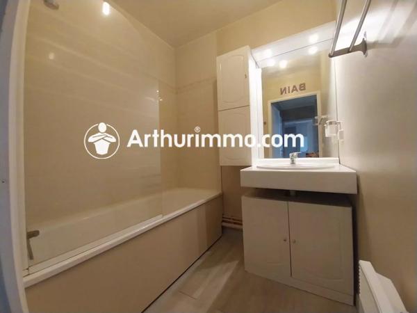 Location                                                      Appartement
                        
                     3 pièces                      66 m2                     à Savigny-le-Temple