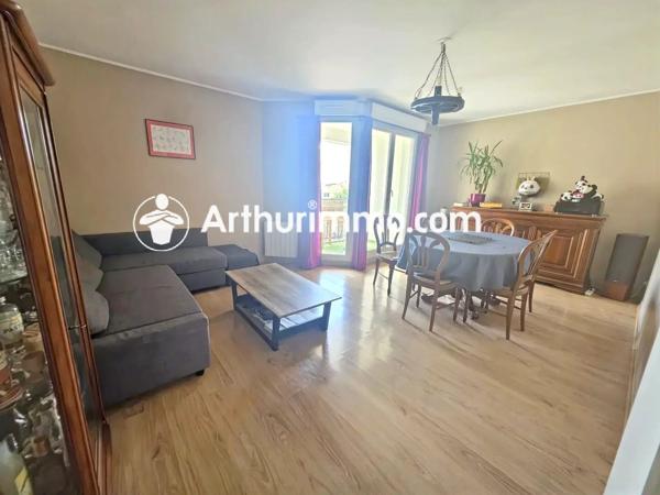Location                                                      Appartement
                        
                     3 pièces                      66 m2                     à Savigny-le-Temple