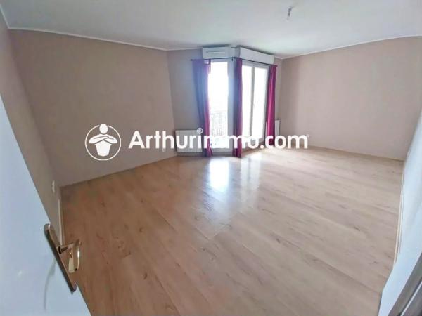 Location                                                      Appartement
                        
                     3 pièces                      66 m2                     à Savigny-le-Temple