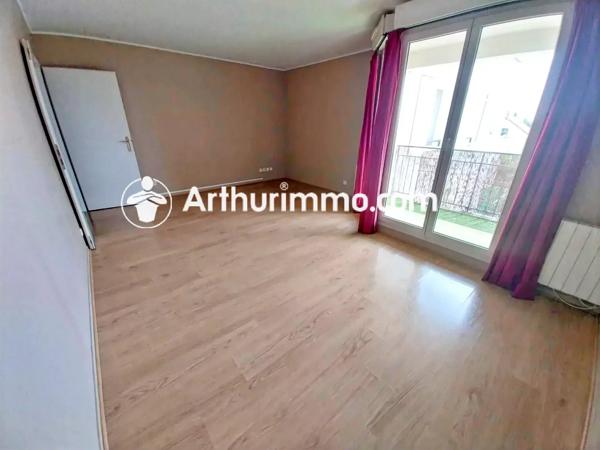 Location                                                      Appartement
                        
                     3 pièces                      66 m2                     à Savigny-le-Temple