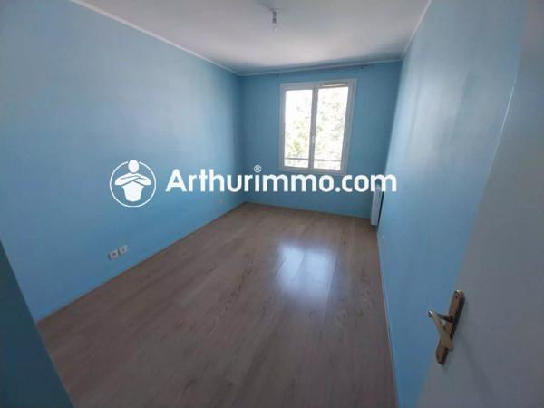 Location                                                      Appartement
                        
                     3 pièces                      66 m2                     à Savigny-le-Temple