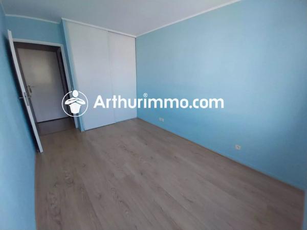 Location                                                      Appartement
                        
                     3 pièces                      66 m2                     à Savigny-le-Temple