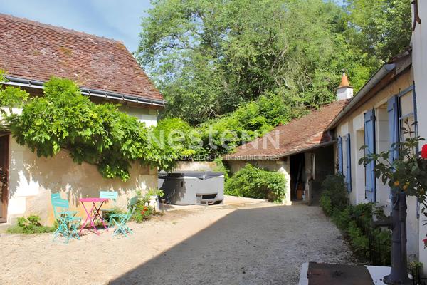Grande Propriété avec Gites et étang ,359m2 4,8ha
