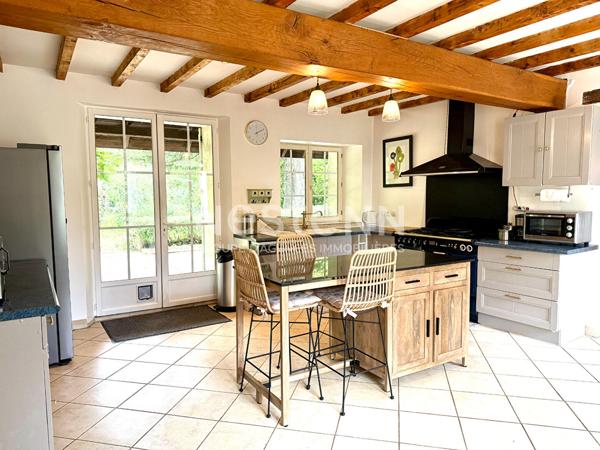 Grande Propriété avec Gites et étang ,359m2 4,8ha