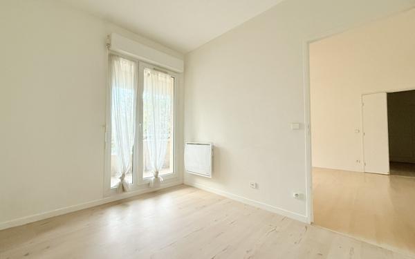 Appartement à vendre    2 pièces • 49,57 m2 Vanves