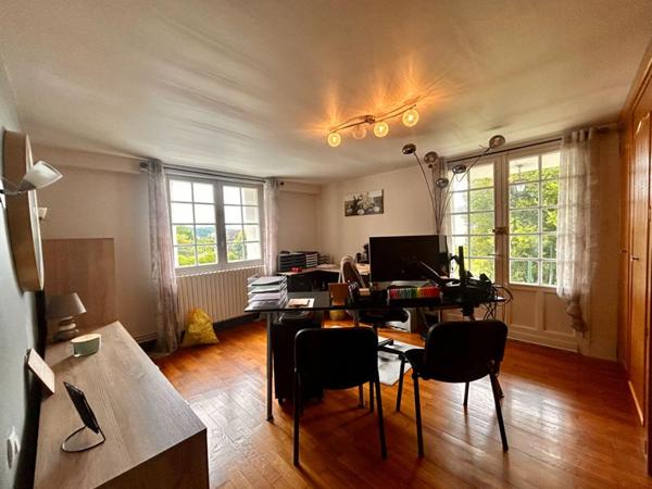 A vendre, quartier des CEBRADES à Notre dame de Sanilhac, maison type 6 de 145m²