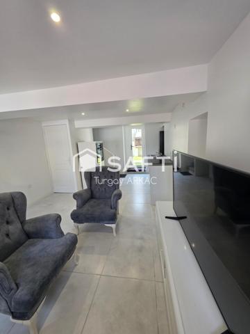 Maison de ville rénovée avec cour — Centre des Abrets en dauphiné