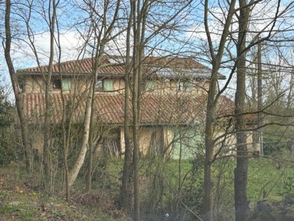 PLAISANCE (32): Ancienne FERME GASCONNE de 300m2, adaptée activité chambres d hotes, 7chambres, dépendances, 5000m2
