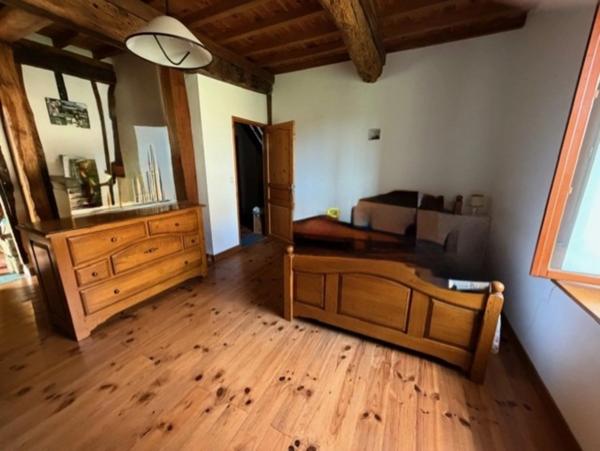 PLAISANCE (32): Ancienne FERME GASCONNE de 300m2, adaptée activité chambres d hotes, 7chambres, dépendances, 5000m2