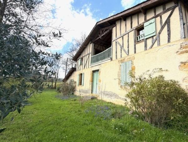 PLAISANCE (32): Ancienne FERME GASCONNE de 300m2, adaptée activité chambres d hotes, 7chambres, dépendances, 5000m2