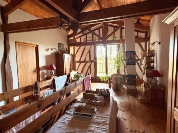 PLAISANCE (32): Ancienne FERME GASCONNE de 300m2, adaptée activité chambres d hotes, 7chambres, dépendances, 5000m2
