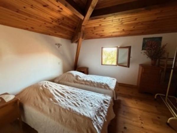 PLAISANCE (32): Ancienne FERME GASCONNE de 300m2, adaptée activité chambres d hotes, 7chambres, dépendances, 5000m2