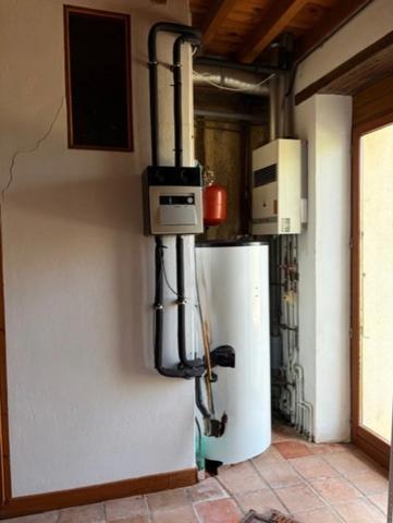 PLAISANCE (32): Ancienne FERME GASCONNE de 300m2, adaptée activité chambres d hotes, 7chambres, dépendances, 5000m2