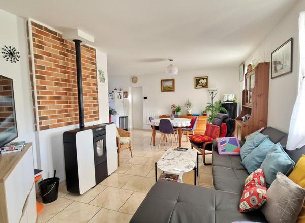 MALAY-LE-GRAND, PAVILLON PLAIN-PIEDS AVEC DEPENDANCE.