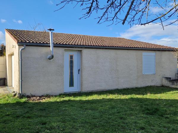 MALAY-LE-GRAND, PAVILLON PLAIN-PIEDS AVEC DEPENDANCE.