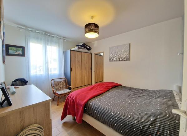 MALAY-LE-GRAND, PAVILLON PLAIN-PIEDS AVEC DEPENDANCE.