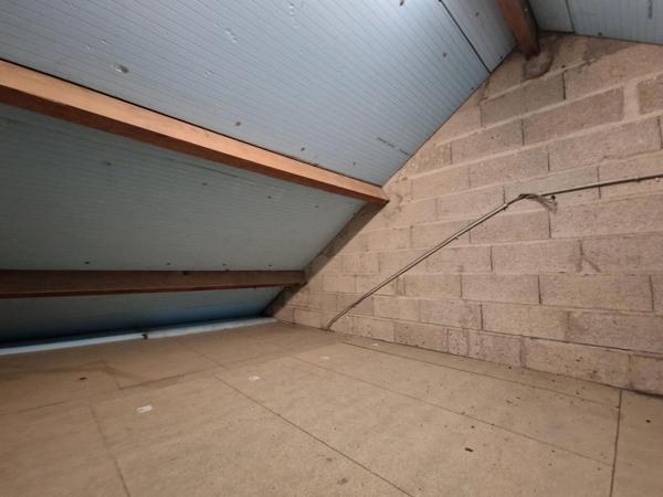 MALAY-LE-GRAND, PAVILLON PLAIN-PIEDS AVEC DEPENDANCE.