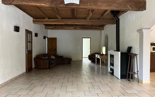 Maison à louer    7 pièces •  Pomarez