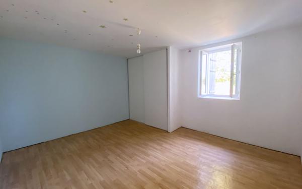 Maison à louer    7 pièces •  Pomarez