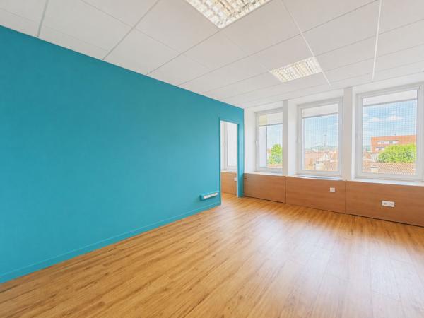 Agen centre - Local professionnel de 70 m² avec deux emplacements de stationnement