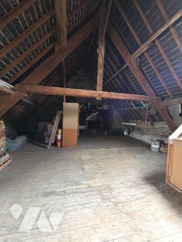 10 min. VILLAINES-LA-JUHEL (53), maison de bourg surélevée sur sous-sol, comprenant :
Au sous-...