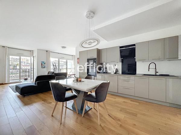 Appartement
         2 pièces
        - 70 m² 895 000 € *