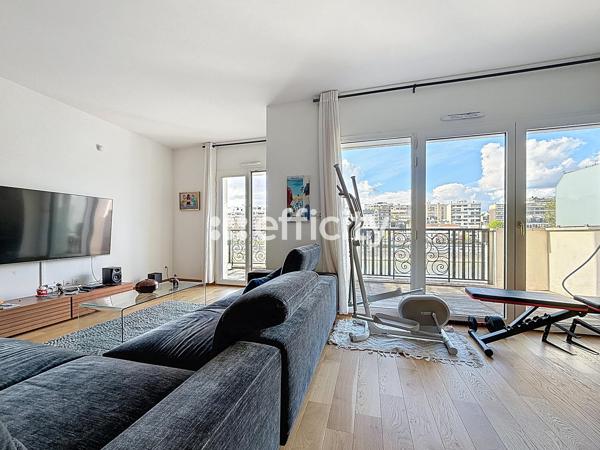 Appartement
         2 pièces
        - 70 m² 895 000 € *