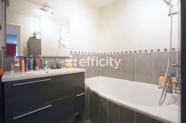 Appartement
         4 pièces
        - 75 m² Exclusivité 289 000 € *