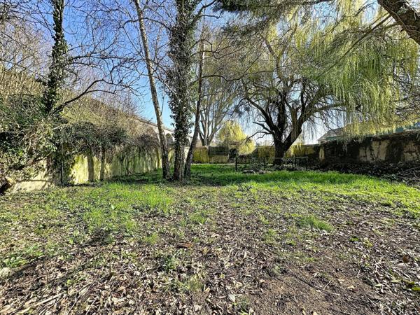 MAISON EN PIERRE, 2 CHAMBRES, 1000M2 DE TERRAIN CLOS