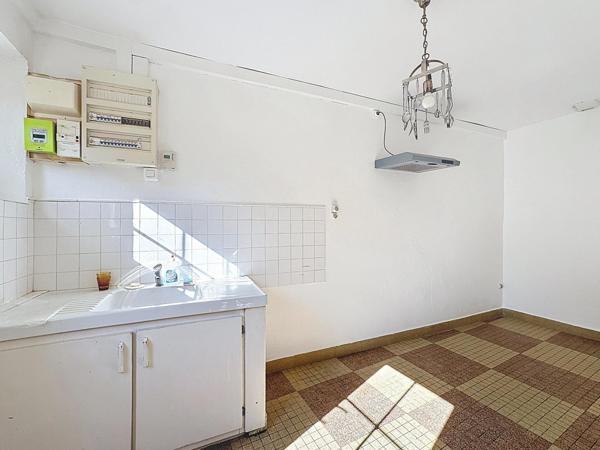 MAISON EN PIERRE, 2 CHAMBRES, 1000M2 DE TERRAIN CLOS