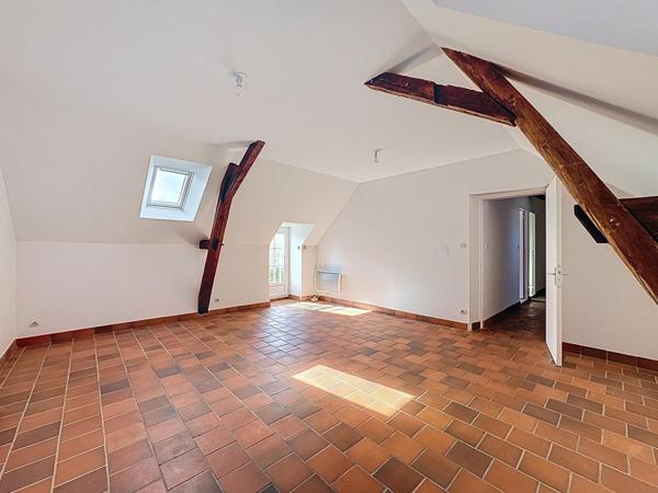 MAISON EN PIERRE, 2 CHAMBRES, 1000M2 DE TERRAIN CLOS