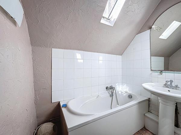 MAISON EN PIERRE, 2 CHAMBRES, 1000M2 DE TERRAIN CLOS