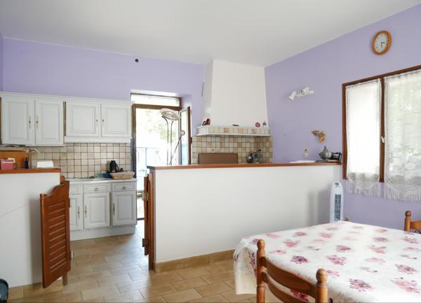 Maison avec ancienne boulangerie, 4 chambres, jardin clos et nombreux stationnements