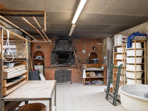 Maison avec ancienne boulangerie, 4 chambres, jardin clos et nombreux stationnements