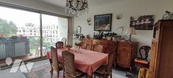 T4 traversant de 81,62m² avec 3 balcons, 2 caves et parking (en option) - secteur TRIANGLE D'OR