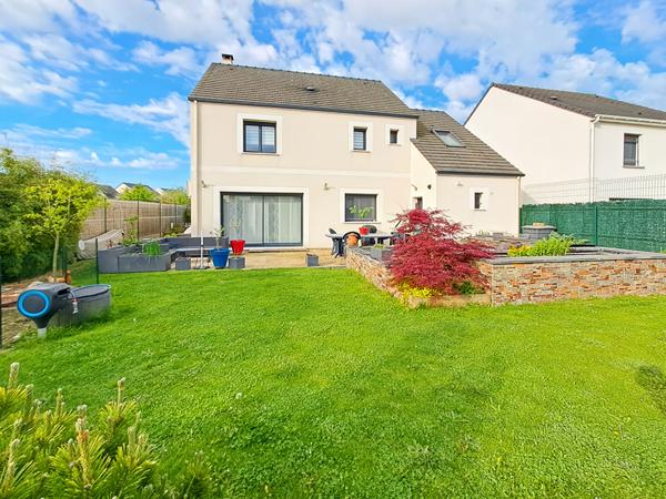 Maison Familiale de 140 m² avec 6 pièces et 4 chambres