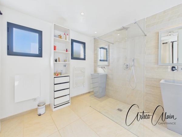 Maison contemporaine ossature bois 130 m² avec piscine et terrain 1300 m2