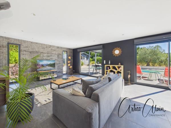 Maison contemporaine ossature bois 130 m² avec piscine et terrain 1300 m2