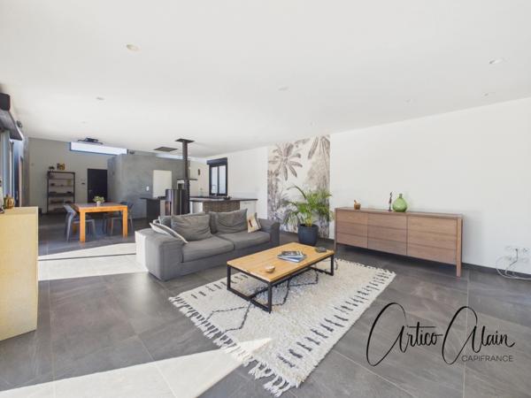 Maison contemporaine ossature bois 130 m² avec piscine et terrain 1300 m2