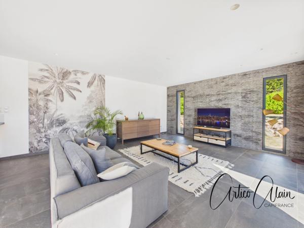 Maison contemporaine ossature bois 130 m² avec piscine et terrain 1300 m2