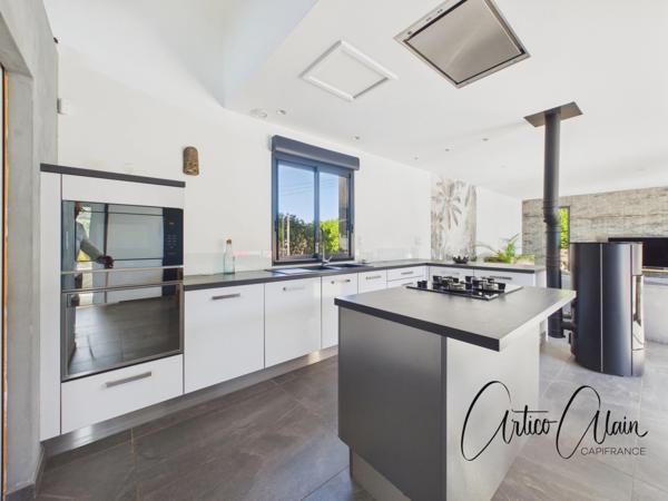 Maison contemporaine ossature bois 130 m² avec piscine et terrain 1300 m2