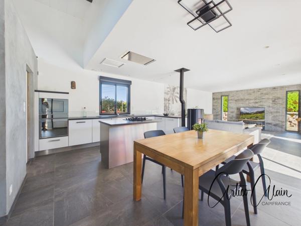 Maison contemporaine ossature bois 130 m² avec piscine et terrain 1300 m2