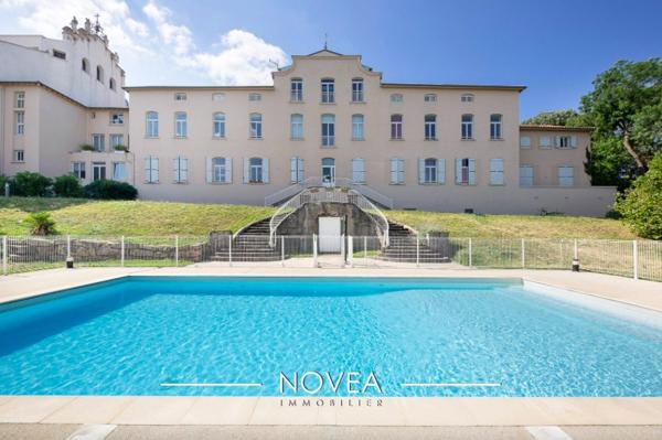 Joli T2 dans bâtisse ancienne avec piscine