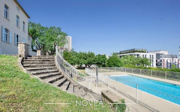 Joli T2 dans bâtisse ancienne avec piscine