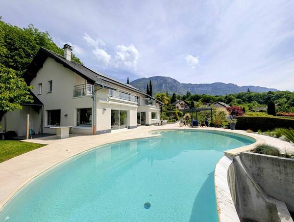 Maison Pugny Chatenod  5 pièces 182 m2 - piscine